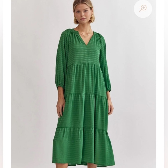 entro Dresses & Skirts - Entro Green Tiered Midi Dress Size Small